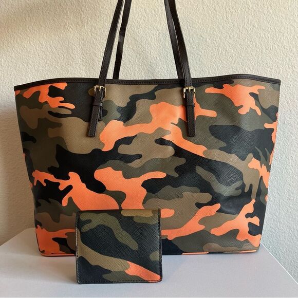 MICHAEL KORS Camo Orange XL Jet Set Voyager Tote Travel Summer Bag + Wallet - Picture 4 of 12